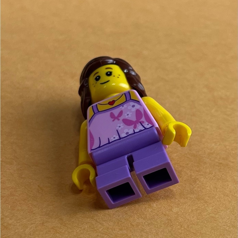 LEGO City Town Minifigure Girls Set 31067 Modular Poolside Holiday twn297 2” - Picture 7 of 10